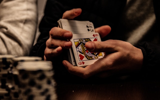 What makes women play online slot games?