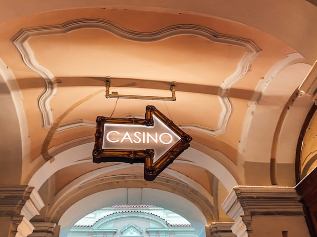 Why Do People Prefer to Play Slot Games Online?